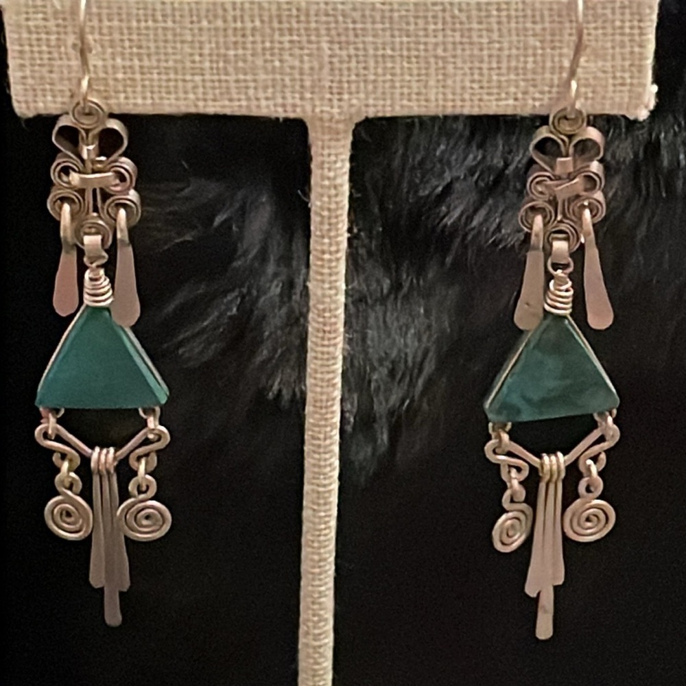 Silver and stone earrings Nice No stamp they were handcrafted got at festival. - Picture 5 of 7